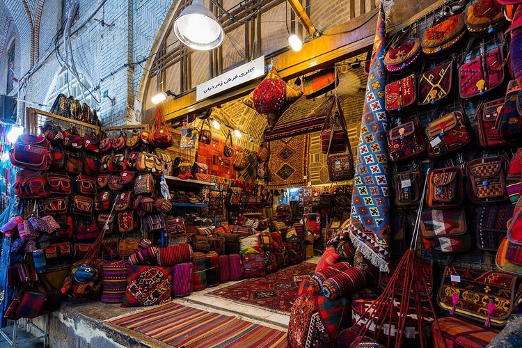 عکس خریدی از جنس خاطره در بازارهای شیراز