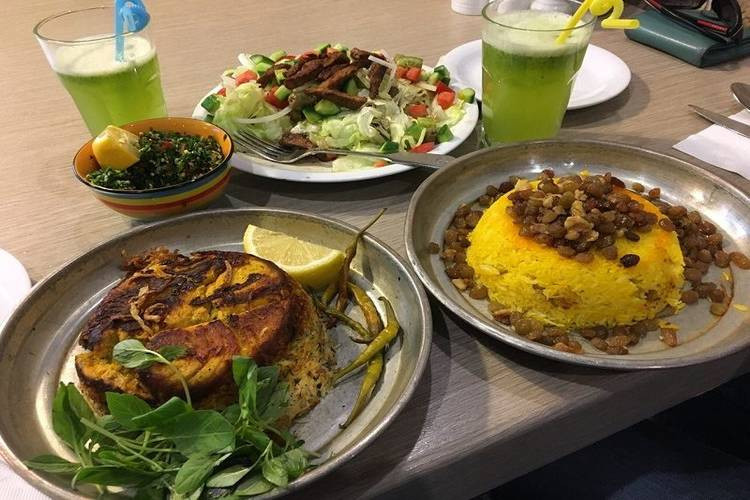 عکس رستوران سنتی و بیرون بر کهن