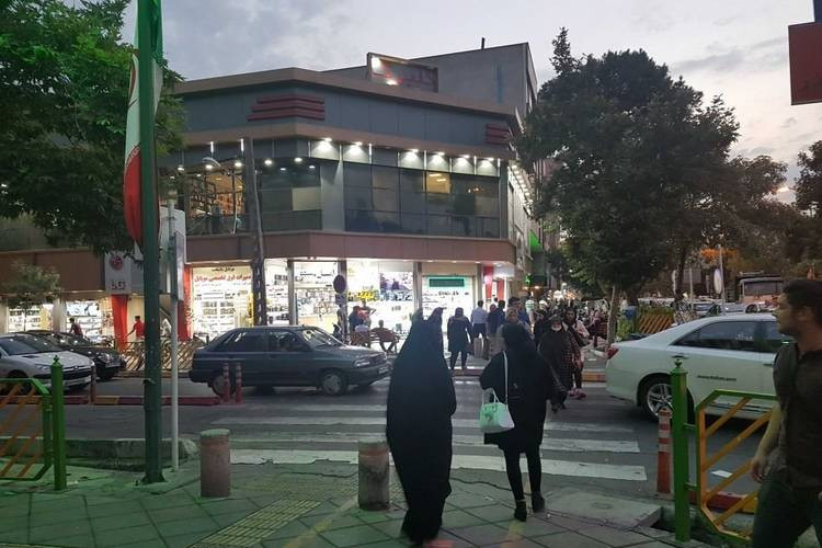 عکس مرکز خرید گلبرگ
