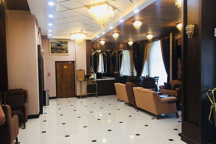 عکس هتل سی و سه پل