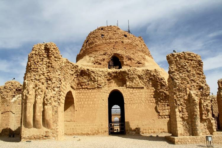 عکس کاخ ساسانی سروستان